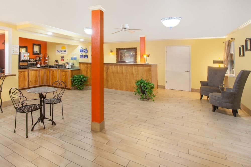 Travelodge By Wyndham Накітош Екстер'єр фото