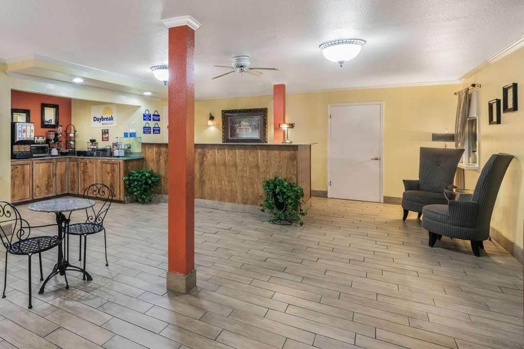 Travelodge By Wyndham Накітош Інтер'єр фото